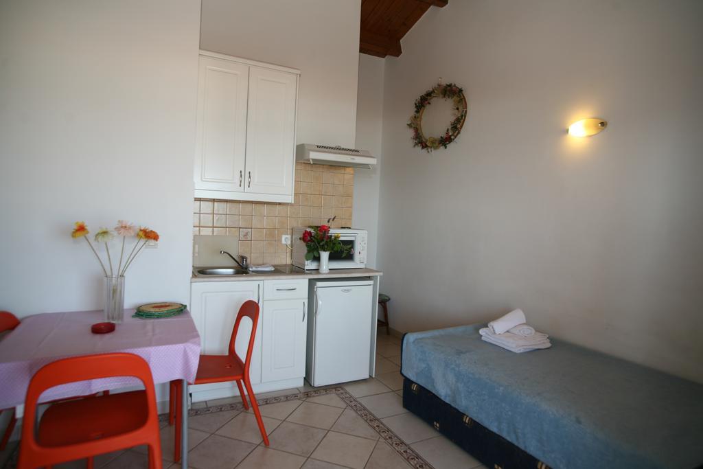 Glyfada Gorgona Apartments Zewnętrze zdjęcie